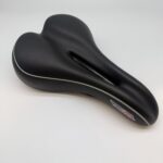 ASIENTO VELO ENDZONE GEL 275 * 170 MM NEGRO CON LINEA GRIS